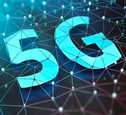 5G無人駕駛時(shí)代 誰能占領(lǐng)車機(jī)制高點(diǎn)？
